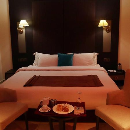 Monty Suites كالابار المظهر الخارجي الصورة