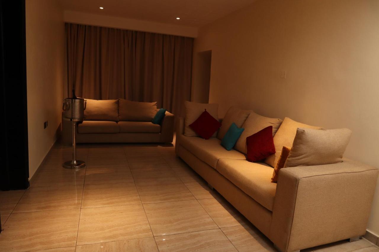 Monty Suites كالابار المظهر الخارجي الصورة