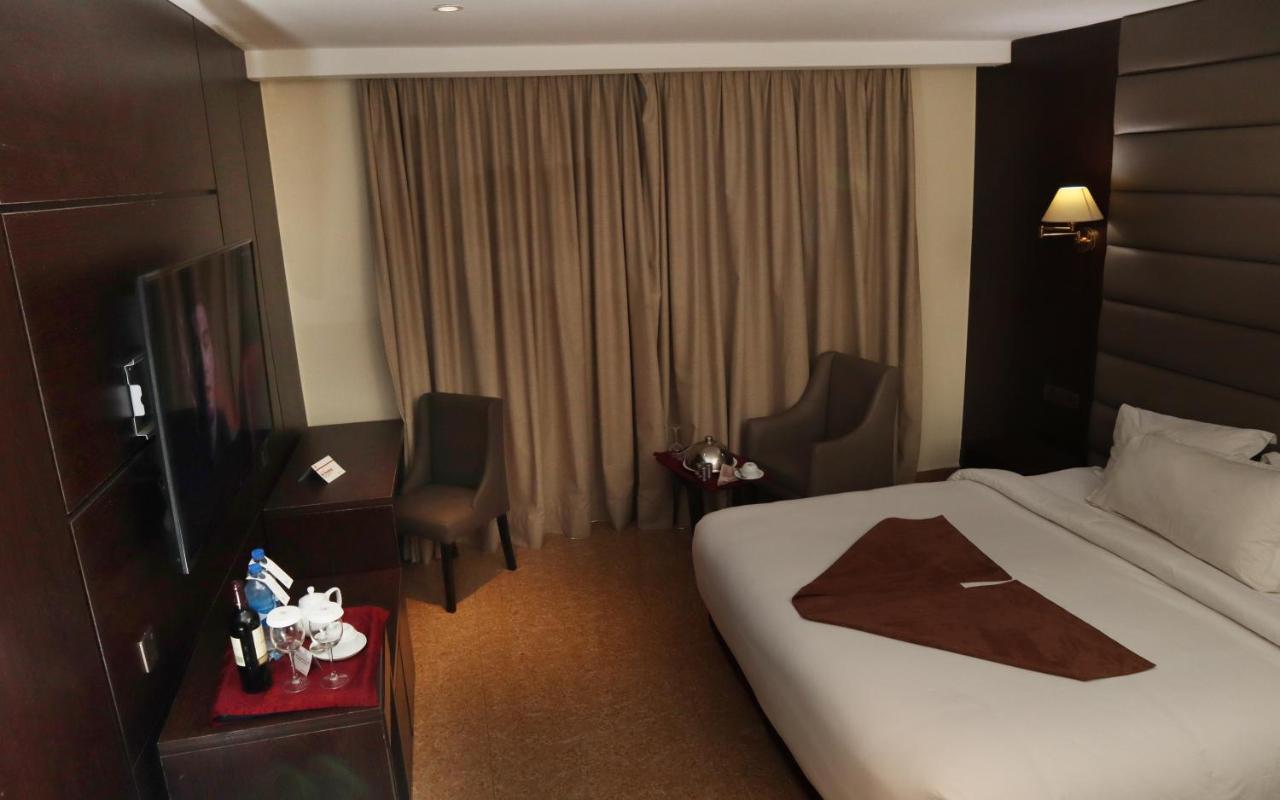 Monty Suites كالابار المظهر الخارجي الصورة