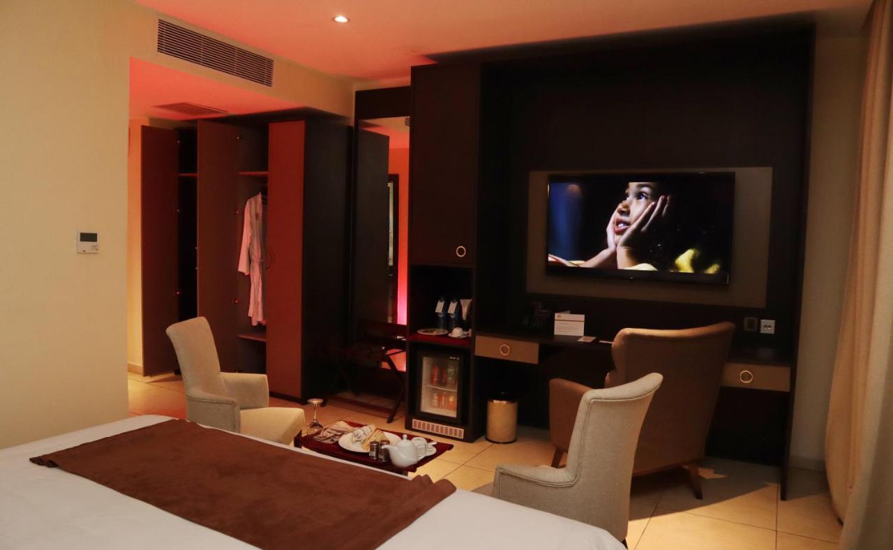 Monty Suites كالابار المظهر الخارجي الصورة