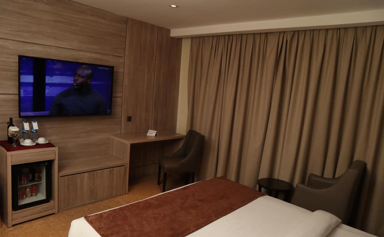Monty Suites كالابار المظهر الخارجي الصورة
